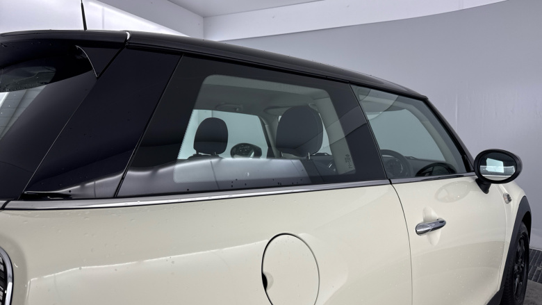 MINI Hatchback 1.5 Cooper Classic II 3dr Petrol Hatchback